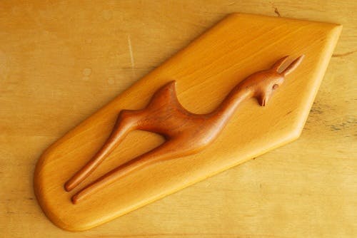 スウェーデンで見つけた子鹿モチーフの壁掛けの商品写真