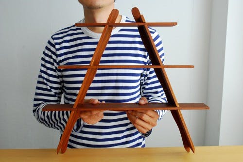 スウェーデンで見つけた壁掛け式チークの飾り棚の商品写真