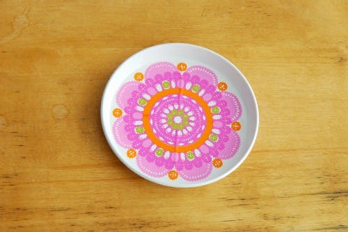 スウェーデンで見つけたブリキのコースター（ピンク）の商品写真