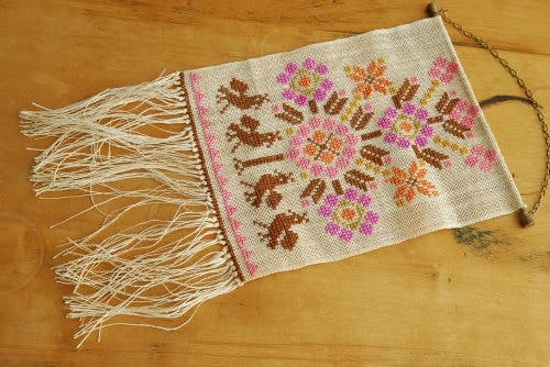 スウェーデンで見つけたクロスステッチのタペストリー（木と鳥）の商品写真