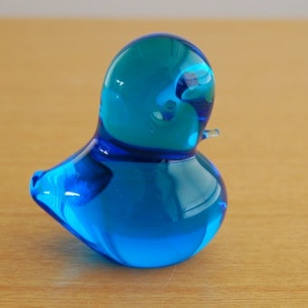 スウェーデンで見つけたガラスの小鳥のオブジェ（ブルー）4の商品写真