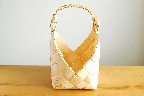 取扱い終了】エストニア/ハンドメイド/モミの木のたきぎカゴ