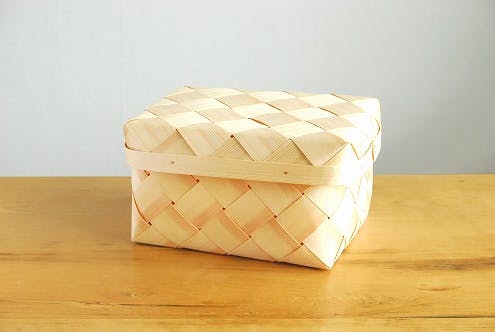 取扱い終了】エストニア/ハンドメイド/モミの木の蓋付きボックス 取扱い終了】エストニア/ハンドメイド/モミの木の蓋付きボックス