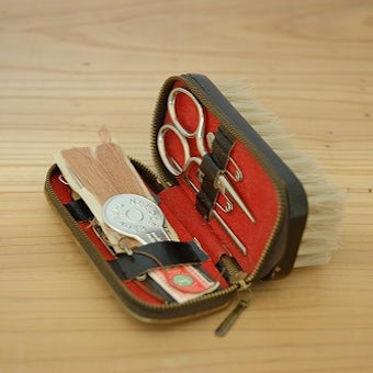 スウェーデンで見つけた刺繍入り　携帯用お裁縫セットの商品写真