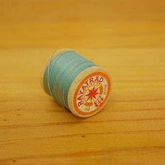 スウェーデンで見つけた糸巻き（水色）の商品写真
