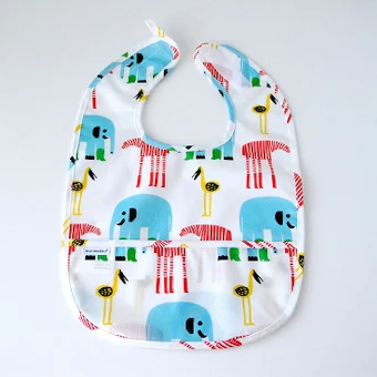 Marimekko マリメッコ Karkuleiset 赤ちゃん用のお食事エプロン ホワイト 北欧 暮らしの道具店 Marimekko マリメッコ Karkuleiset 赤ちゃん用のお食事エプロン ホワイト 北欧 暮らしの道具店