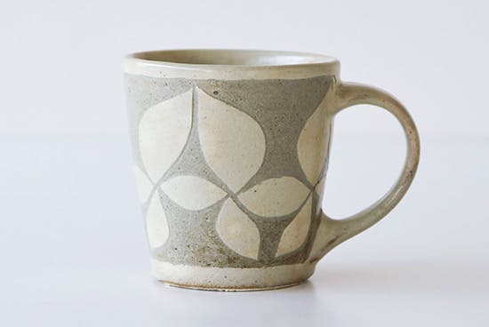 取扱い終了】岡田崇人/掻落し/草花文/マグカップ - 北欧、暮らし
