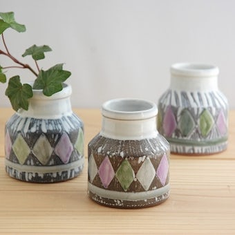 スウェーデンで見つけた陶器の小さな花瓶　3個セットの商品写真
