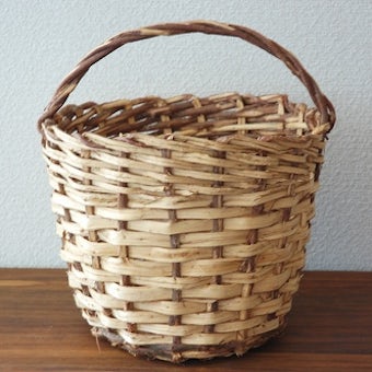 スウェーデンの手工芸/ネズの木で編まれたカゴの商品写真