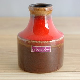 フィンランドで見つけた陶器の小さな花瓶の商品写真