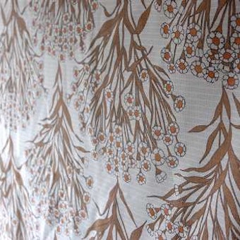 スウェーデンで見つけたレースの涼しげなカーテンの商品写真