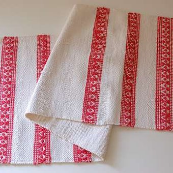スウェーデンで見つけた裂き織りのマット（ホワイト×レッド）の商品写真