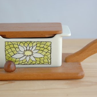 スウェーデンで見つけた木製ハンドルトレー付きバターケースの商品写真