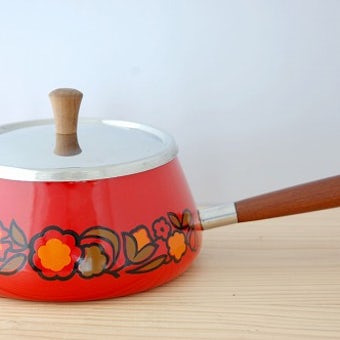 スウェーデンで見つけたホーロー製の可愛い片手鍋の商品写真