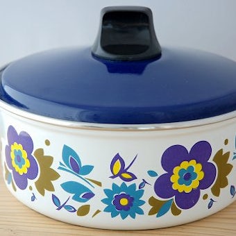 スウェーデンで見つけた花柄のホーロー両手鍋（ブルー）の商品写真