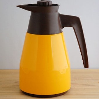 スウェーデンで見つけたプラスティック魔法瓶（橙色）の商品写真