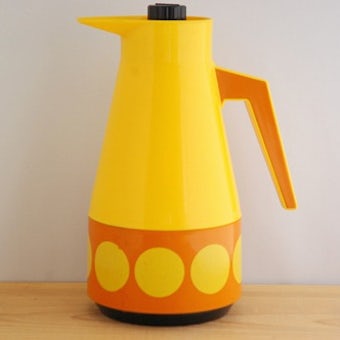 スウェーデンで見つけたプラスティック魔法瓶（イエロー、ドット模様）の商品写真