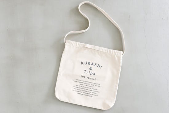 取扱い終了】KURASHI&Trips PUBLISHING/2WAYショルダーバッグ(オフ
