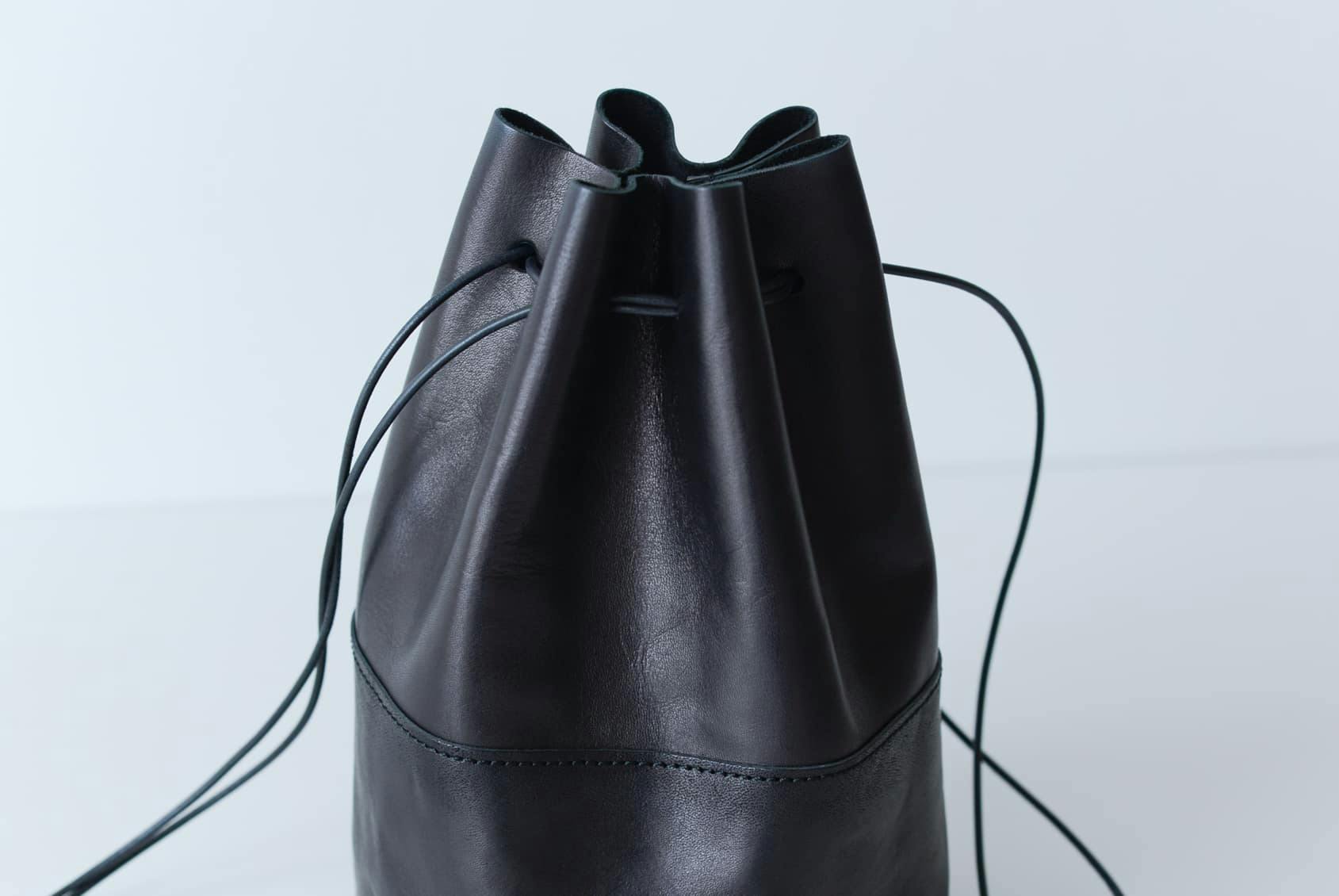 取り扱い終了】ARTS&CRAFTS/レザー巾着/ブラック - 北欧、暮らしの道具店