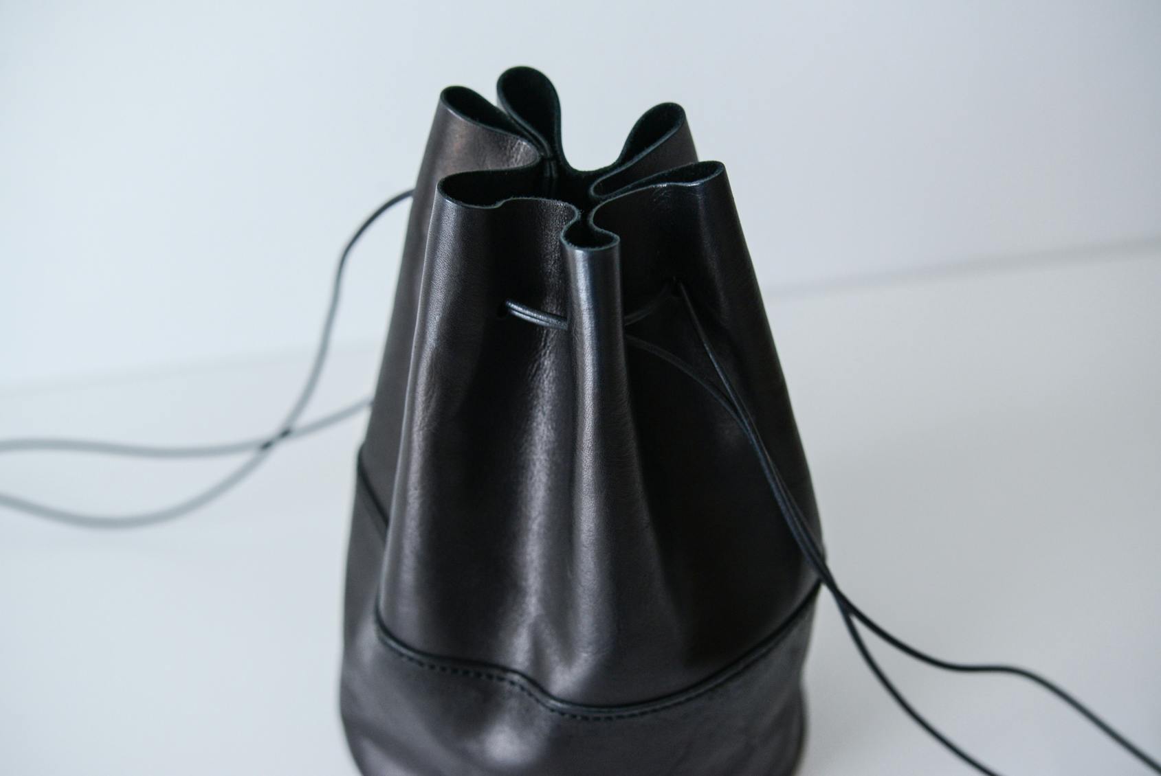 取り扱い終了】ARTS&CRAFTS/レザー巾着/ブラック - 北欧、暮らしの道具店