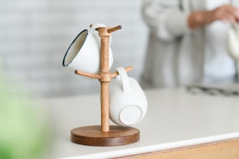「マイカップの指定席」職人さんと作った木製マグツリー/ KURASHI&Trips PUBLISHINGの商品写真