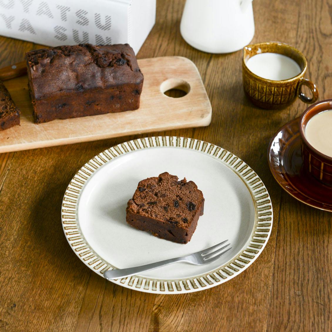 お一人様3個まで ラムレーズンの入った特別なチョコレートケーキ Oyatsuya Sun 北欧 暮らしの道具店