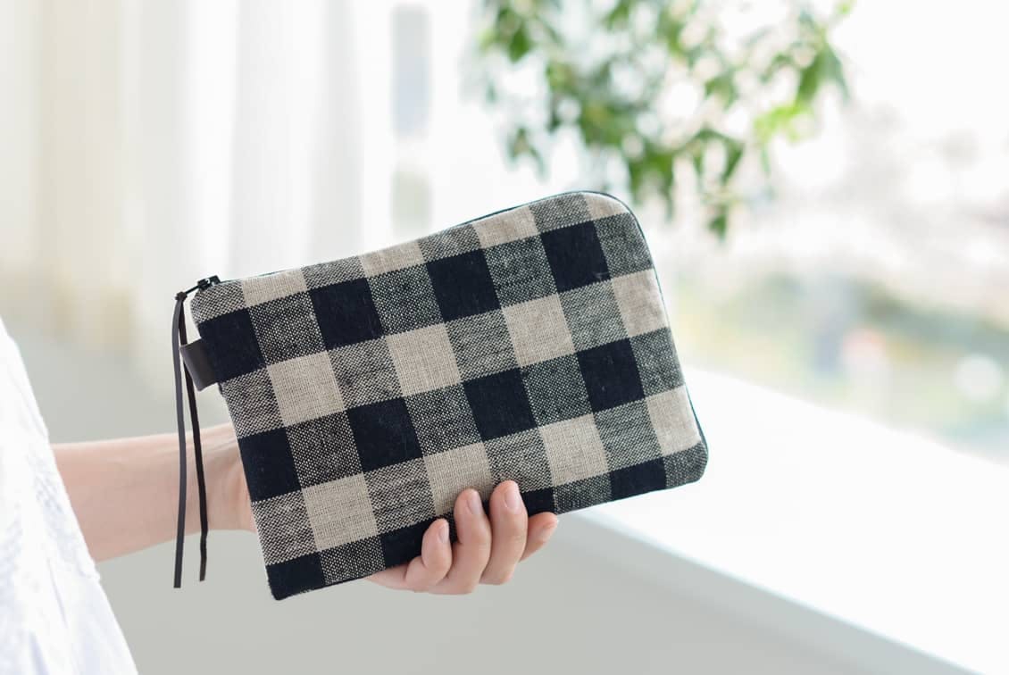 「安心を運ぶ、わたしの味方」母子手帳ケース（ブロックチェック）/fog linen work×KURASHI&Trips PUBLISHINGの商品写真