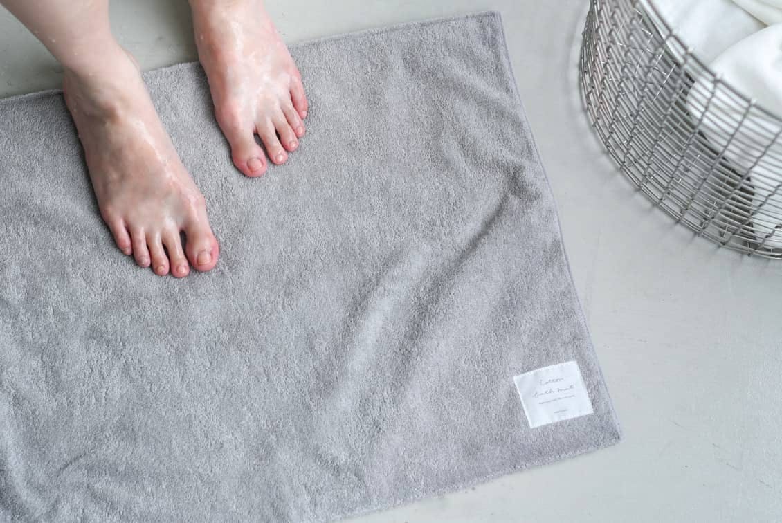 たっぷり吸ってさらっと乾く、コットンバスマット（グレー）の商品写真
