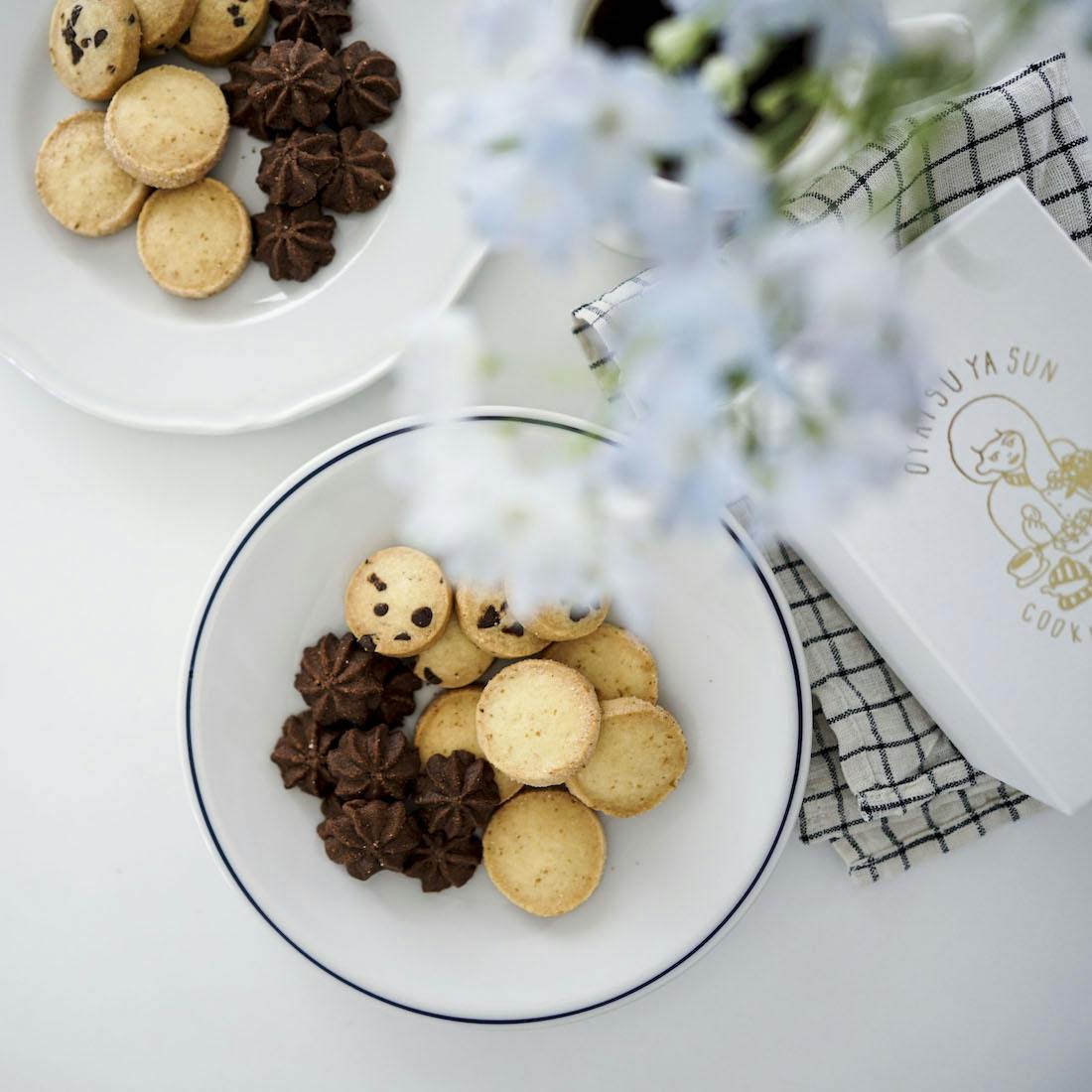 最終お値引き◆ インテリアのアクセントに素敵 ♩◆　陶器のクッキージャー 最終お値引き◇ インテリアのアクセントに素敵 ♩◇ 陶器のクッキー