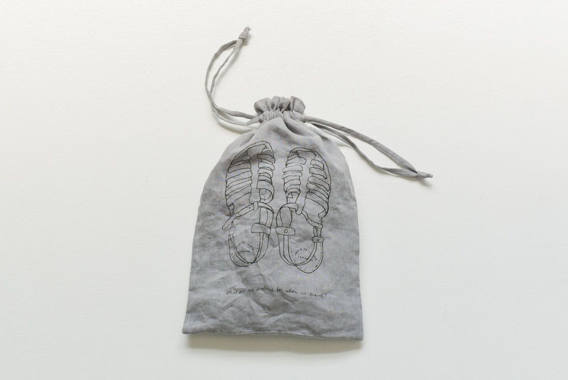 【取り扱い終了】リネンのトラベル用仕分けポーチ（M）/KURASHI&Trips PUBLISHINGの商品写真