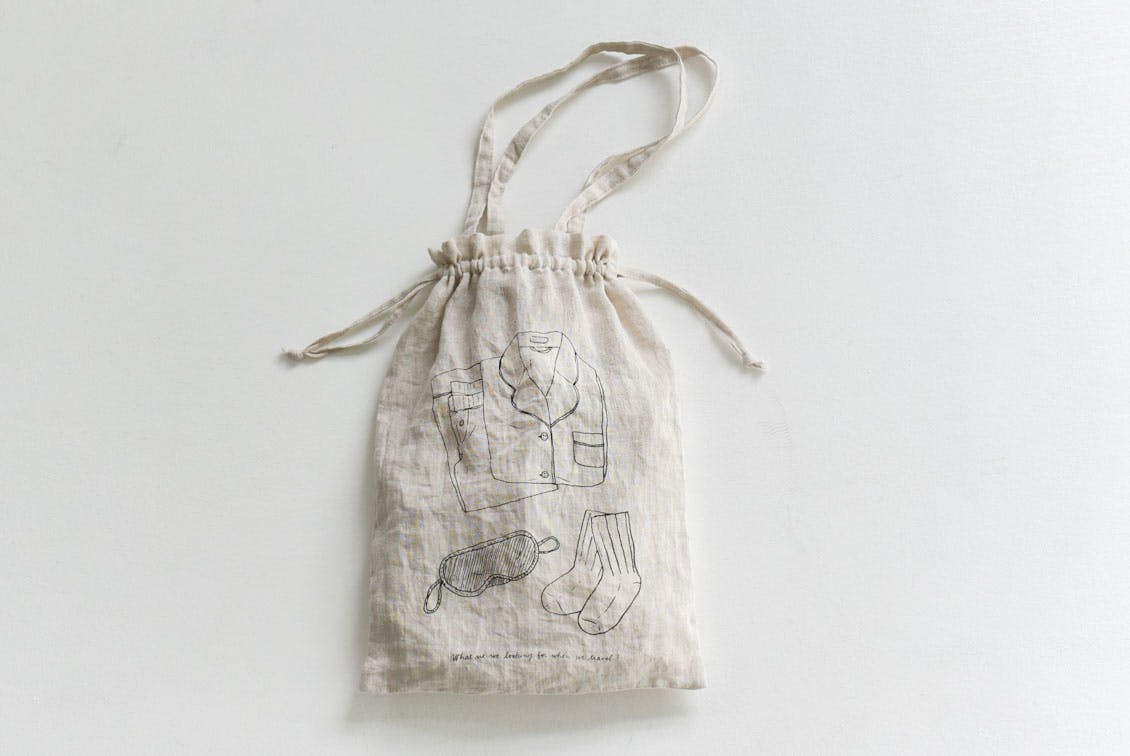 【取り扱い終了】リネンのトラベル用仕分けポーチ（L /持ち手付）/KURASHI&Trips PUBLISHINGの商品写真