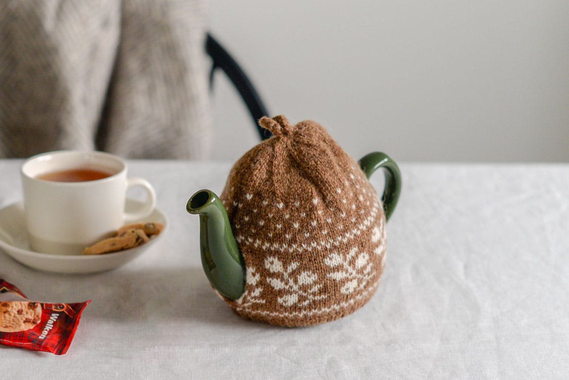 【取り扱い終了】ティーコジー「春待つ花」/ KURASHI&Trips PUBLISHINGの商品写真