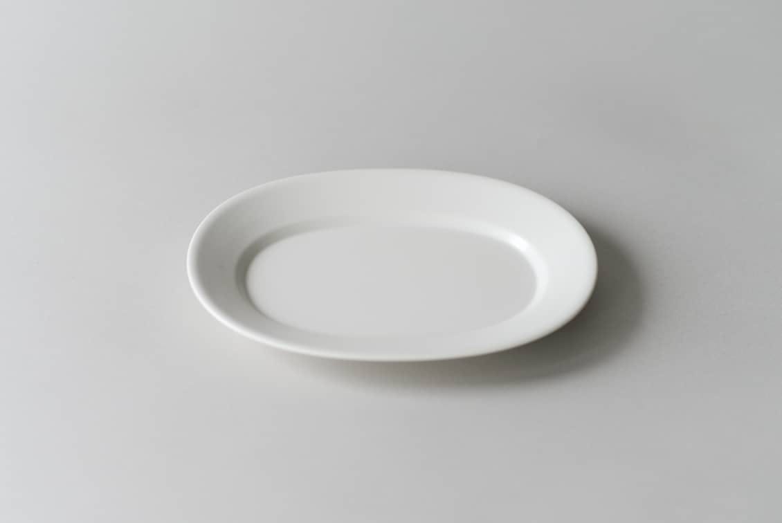 【取り扱い終了】「平日夜のわたしの味方」おかずが引き立つオーバルプレート（18cm）/ オフホワイトの商品写真