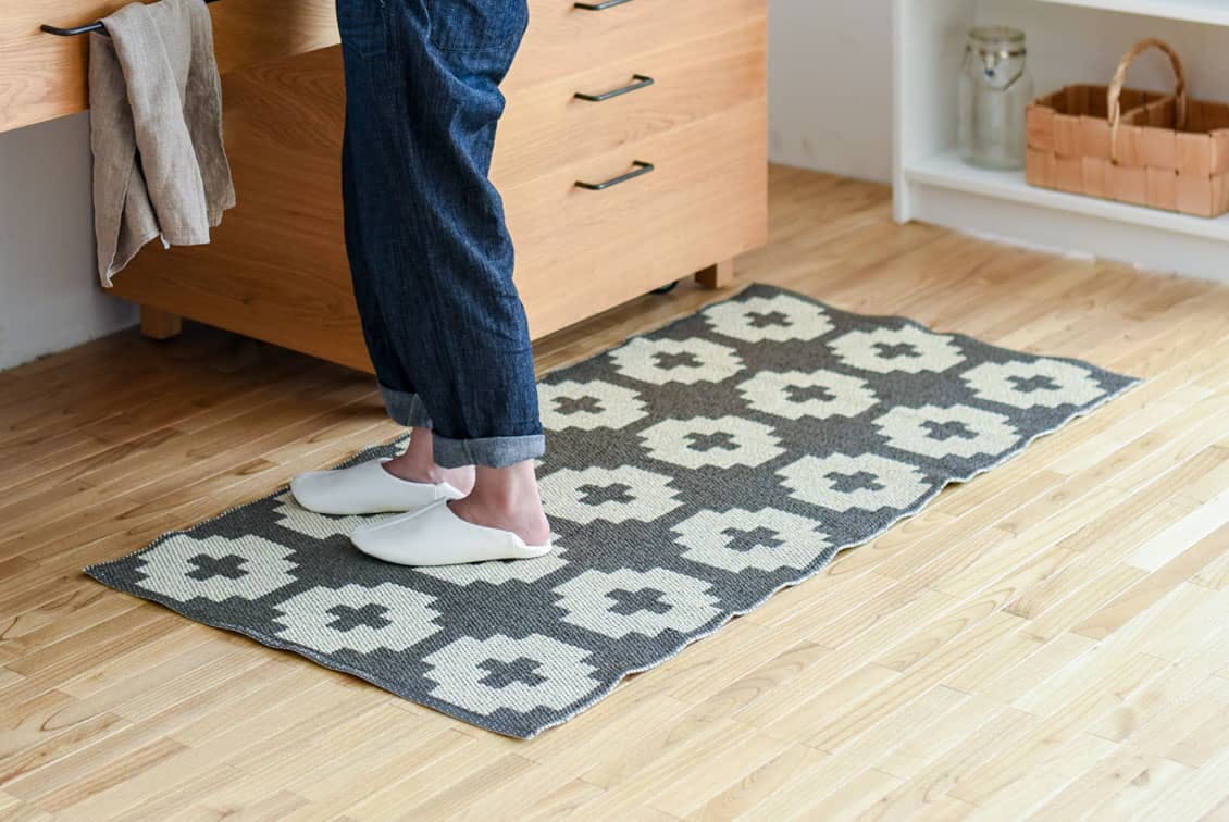 BRITA SWEDEN/キッチンラグ/FLOWER/150×70cm（グレー）の商品写真