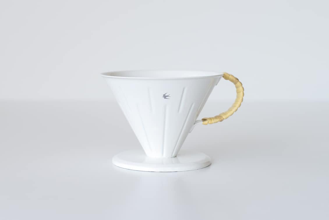 ツバメラタン/琺瑯とラタンのドリッパー（1〜4杯用）の商品写真