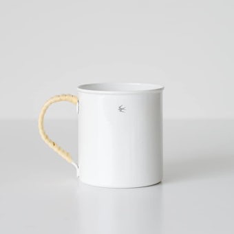 ツバメラタン/琺瑯とラタンのマグカップ（400ml）の商品写真