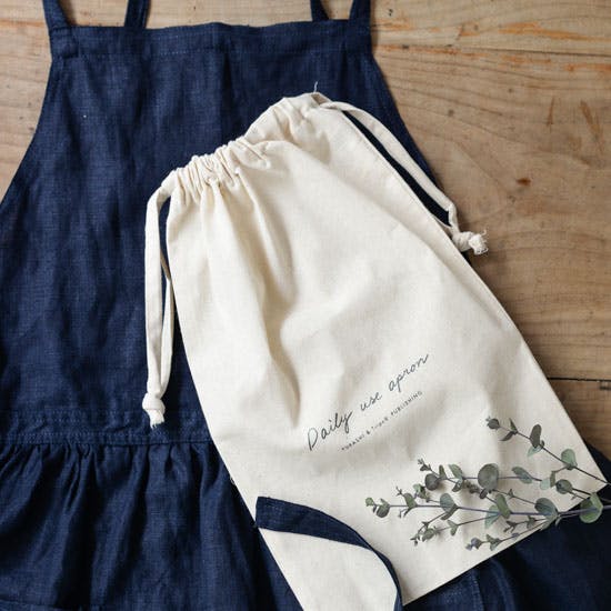リネンのエプロンワンピース Fog Linen Work Kurashi Trips Publishing 北欧 暮らしの道具店