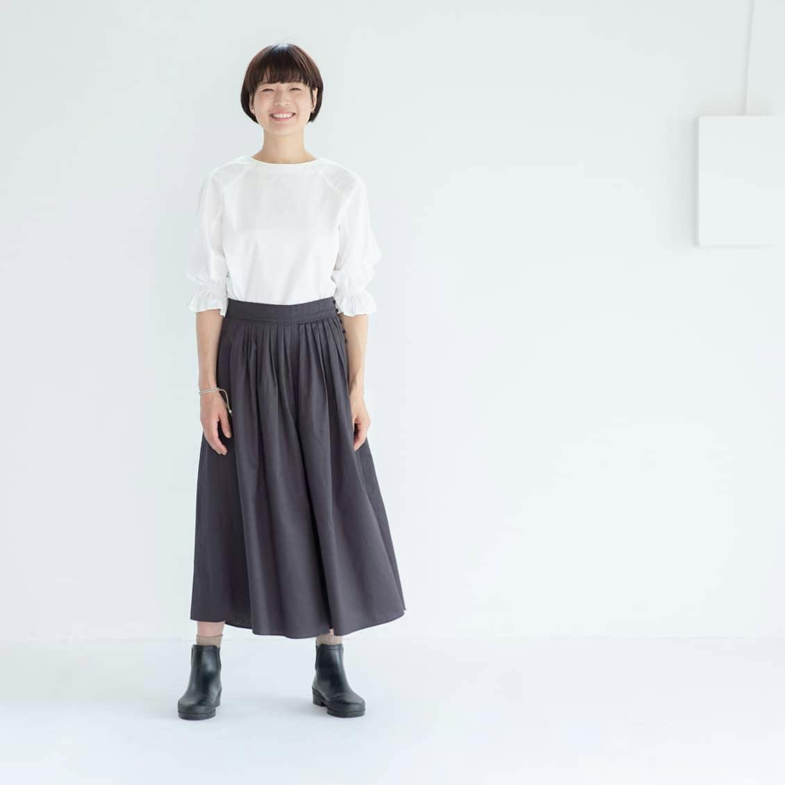 雨の日もおしゃれに こだわり丈のフレアパンツ ダークグレー レギュラーサイズ 小さいサイズ 北欧 暮らしの道具店