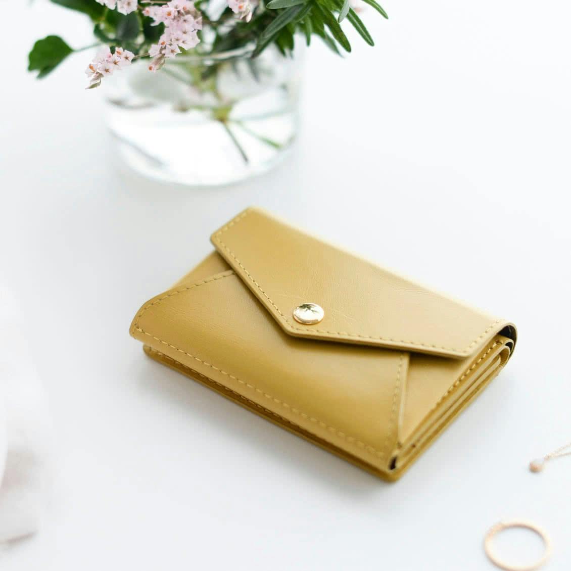 小さく見えて収納上手」手のひらサイズの本革財布 / KURASHI&Trips