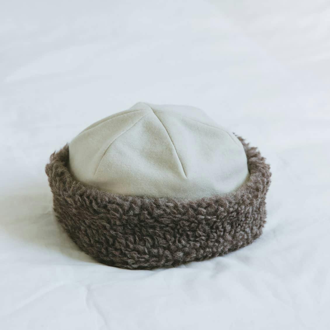 ライトベージュ