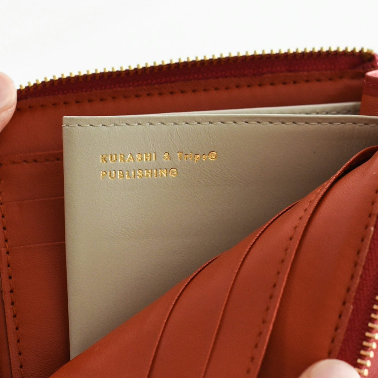 スリムに見えて収納上手 L字ファスナーのミニ財布 北欧 暮らしの道具店