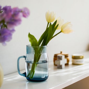 「花との暮らし、はじめよう」ガラスのフラワーベース（ピッチャー型）の商品写真