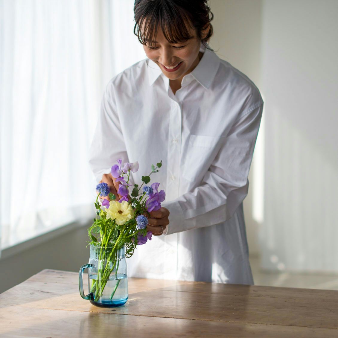 花との暮らし はじめよう ガラスのフラワーベース ピッチャー型 北欧 暮らしの道具店 花との暮らし はじめよう ガラスのフラワーベース ピッチャー型 北欧 暮らしの道具店