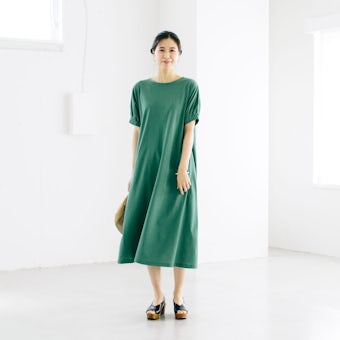 「夏の装い心地よく」ふんわり袖のカットソーワンピース / グリーン / Mサイズの商品写真