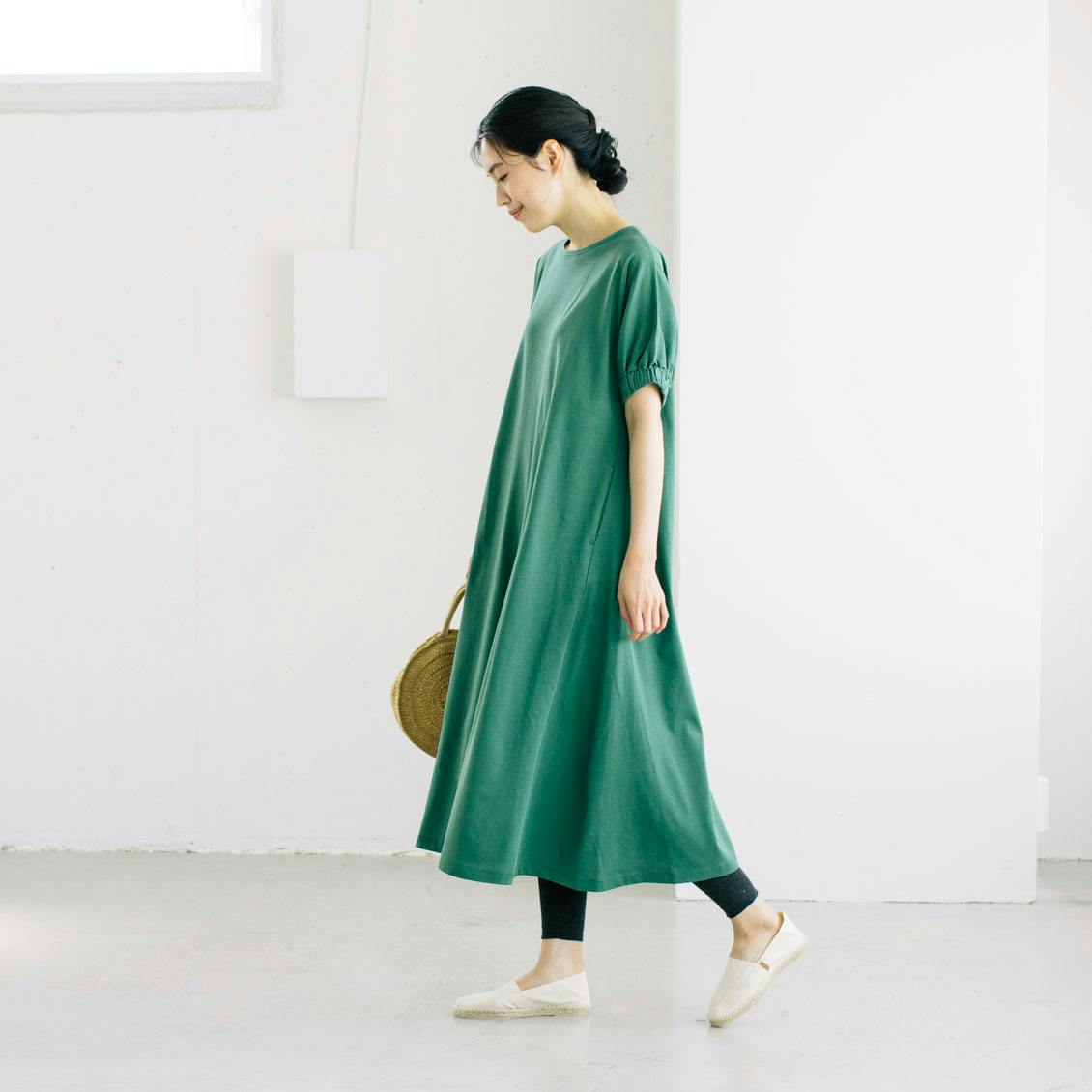 夏の装い心地よく ふんわり袖のカットソーワンピース 北欧 暮らしの道具店