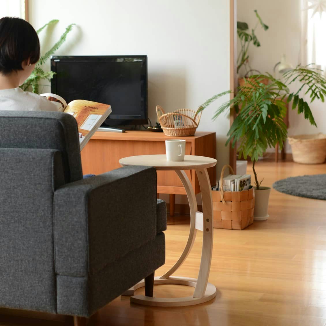 木のサイドテーブル - 北欧、暮らしの道具店 木のサイドテーブル - 北欧、暮らしの道具店