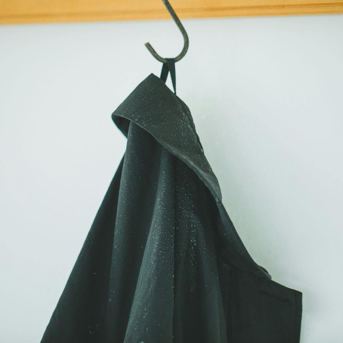 自転車もノーストレス」晴れの日も着たいレインコート（バッグ付き