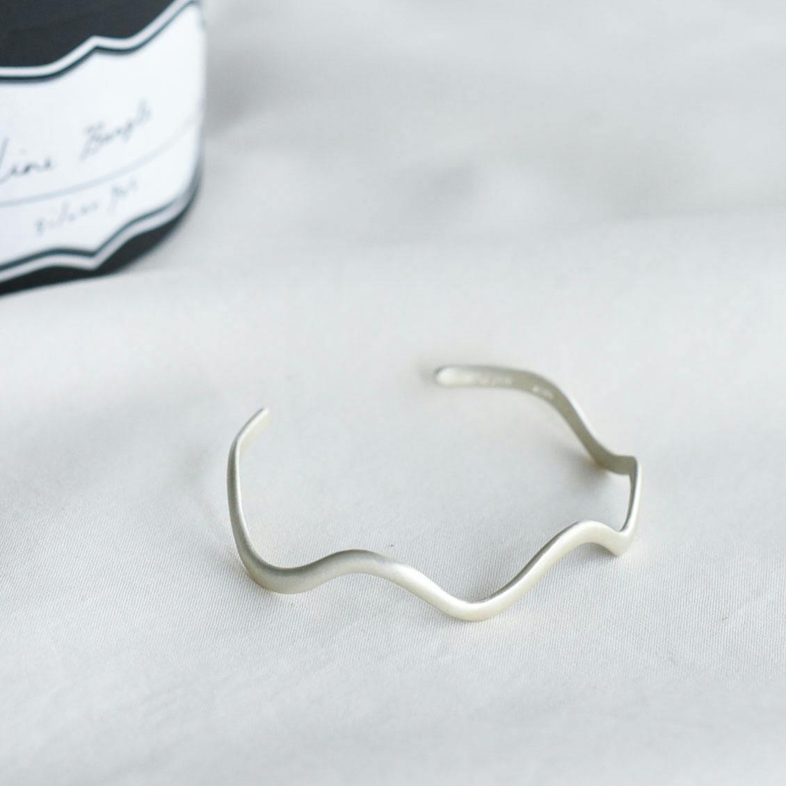 une fête / シルバーバングルの商品写真