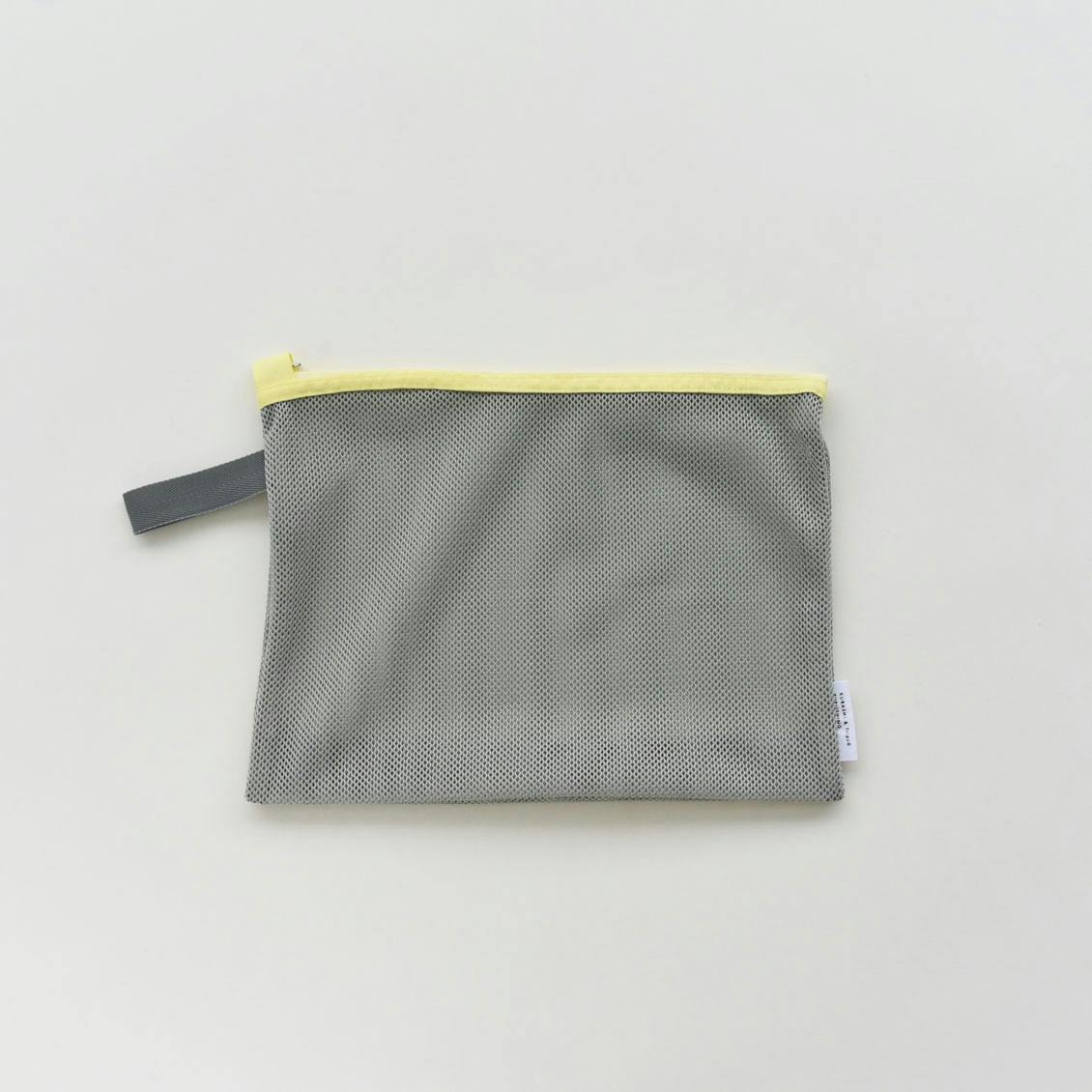 「持って帰ってまるごと洗濯」ランドリーネットにもなる衣類ケース / Sサイズ（イエロー）の商品写真