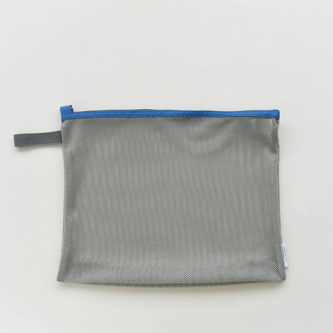 「持って帰ってまるごと洗濯」ランドリーネットにもなる衣類ケース / Mサイズ（ブルー）の商品写真